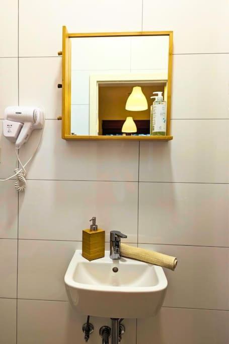 Cozy Ensuite Room In Zagreb Center Buitenkant foto