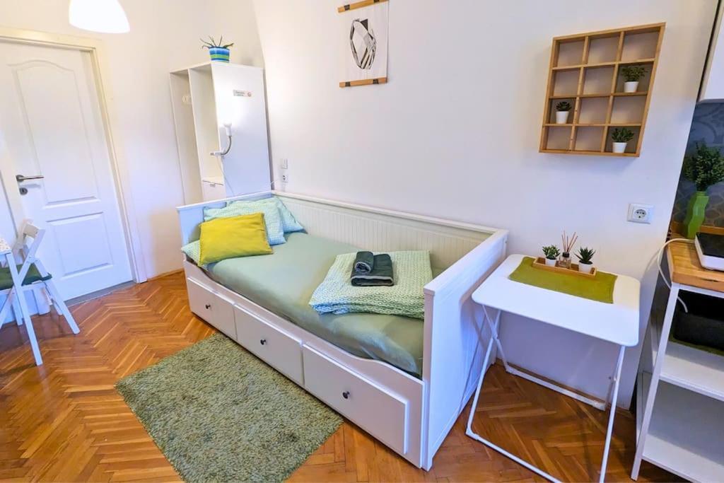 Cozy Ensuite Room In Zagreb Center Buitenkant foto